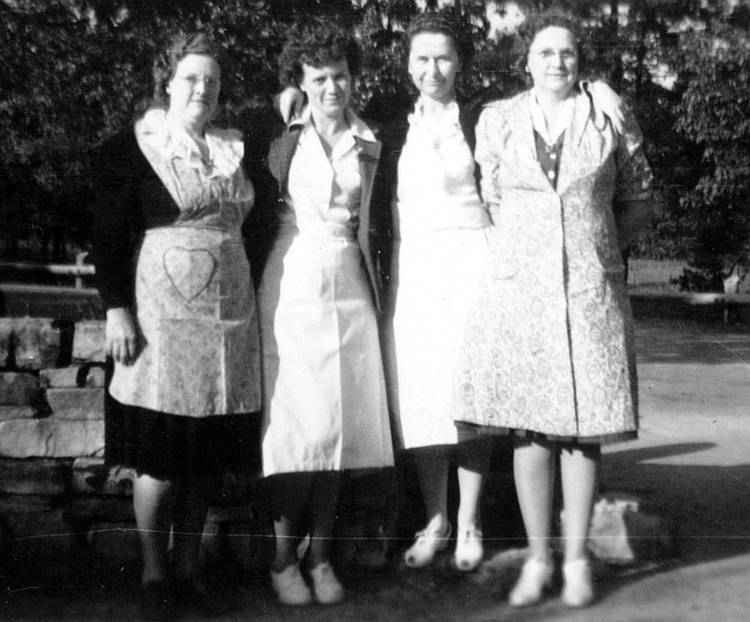 Class of 1946 Picnic Cooks